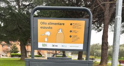 Collocati 5 raccoglitori di olio alimentare esausto